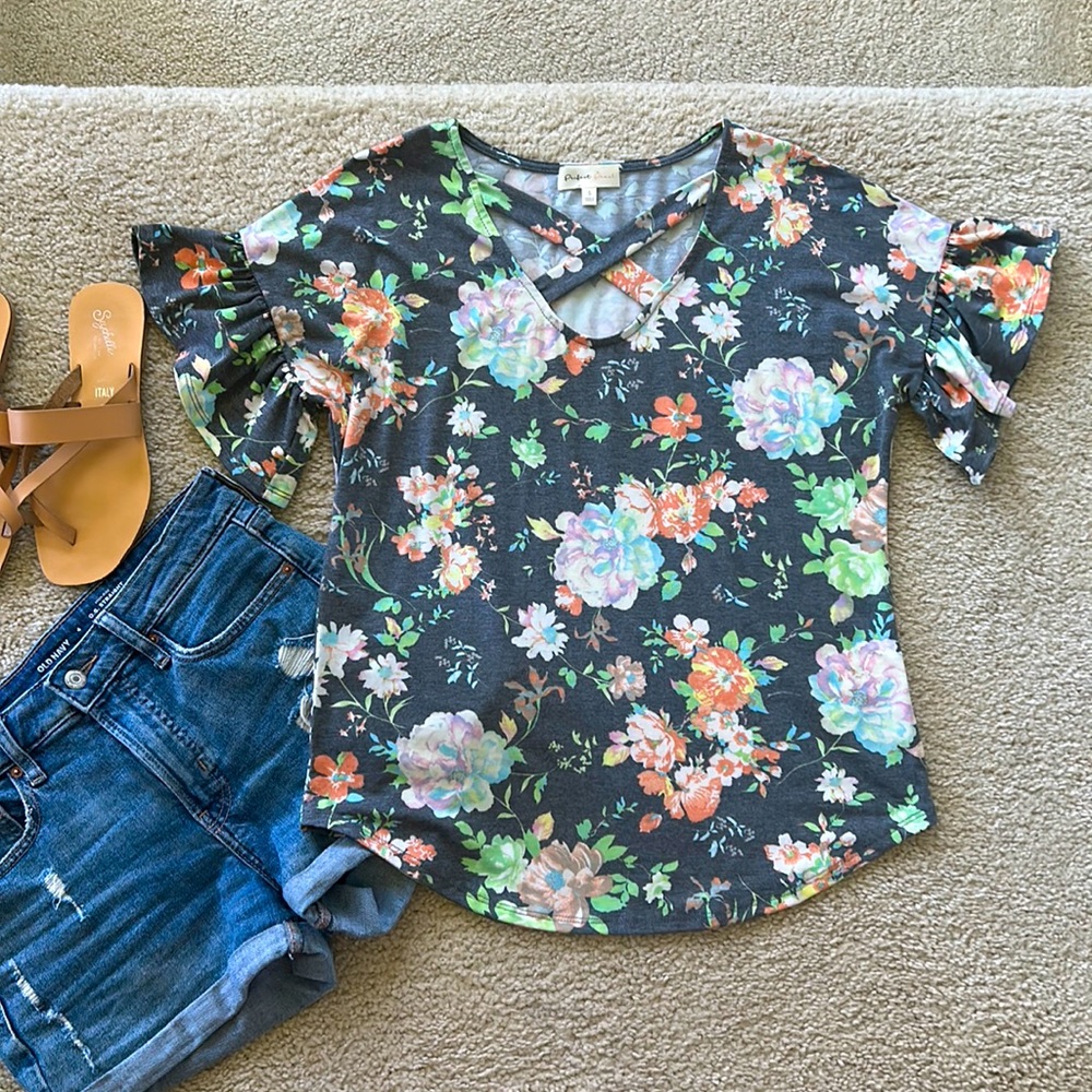 Short Sleeve Floral Top - Picture 1 of 6